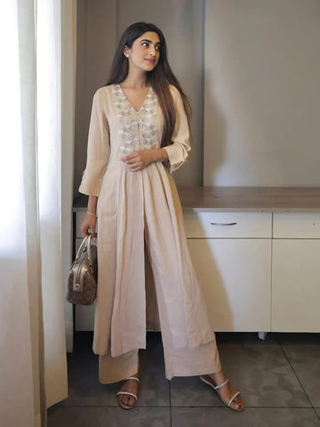 Beautiful Embroidered Slight Cut Pattern Kurti And Pant..