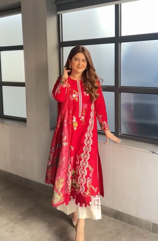 Saira Shakira Bloom Luxury Lawn