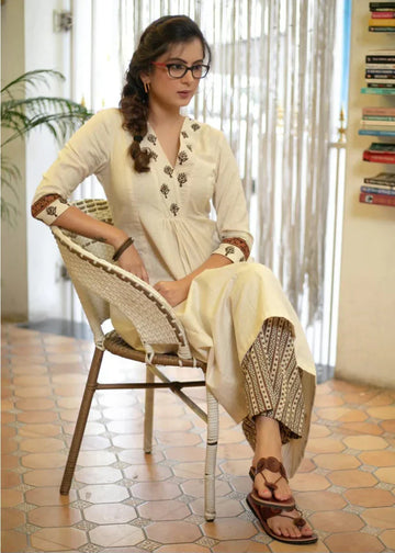 Women Cotton Blend Kurti Pant Set ...